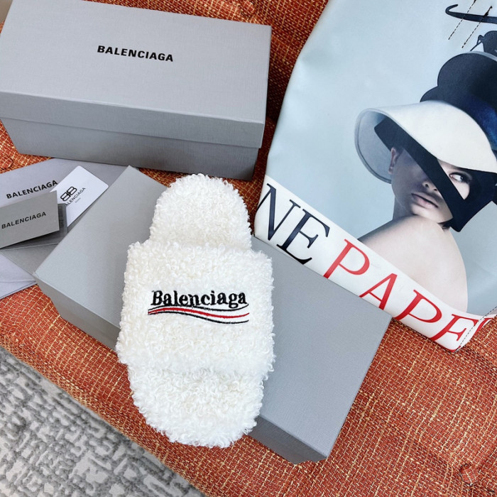 BALCIA FURRY SLIDES