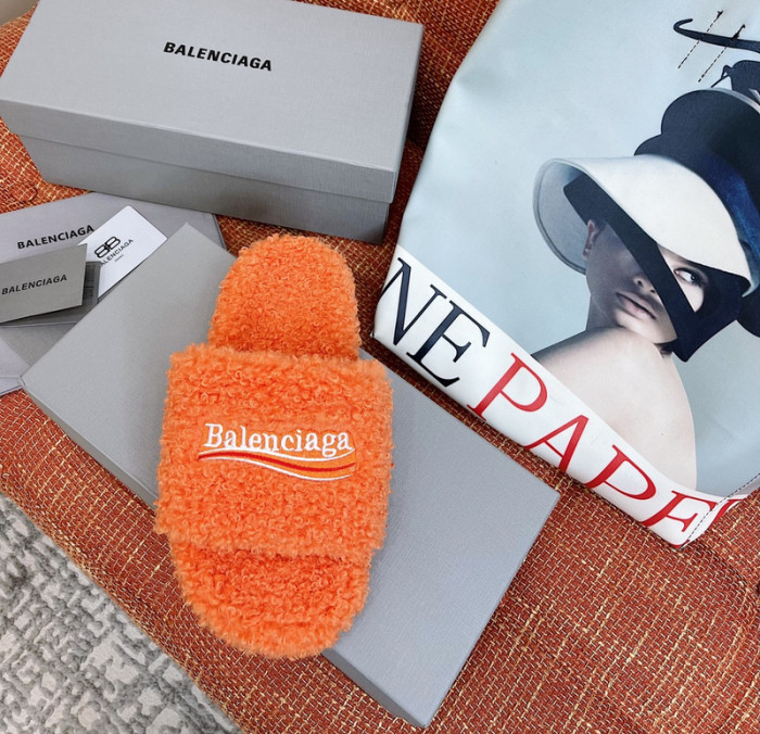 BALCIA FURRY SLIDES