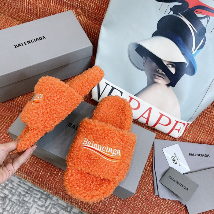 BALCIA FURRY SLIDES