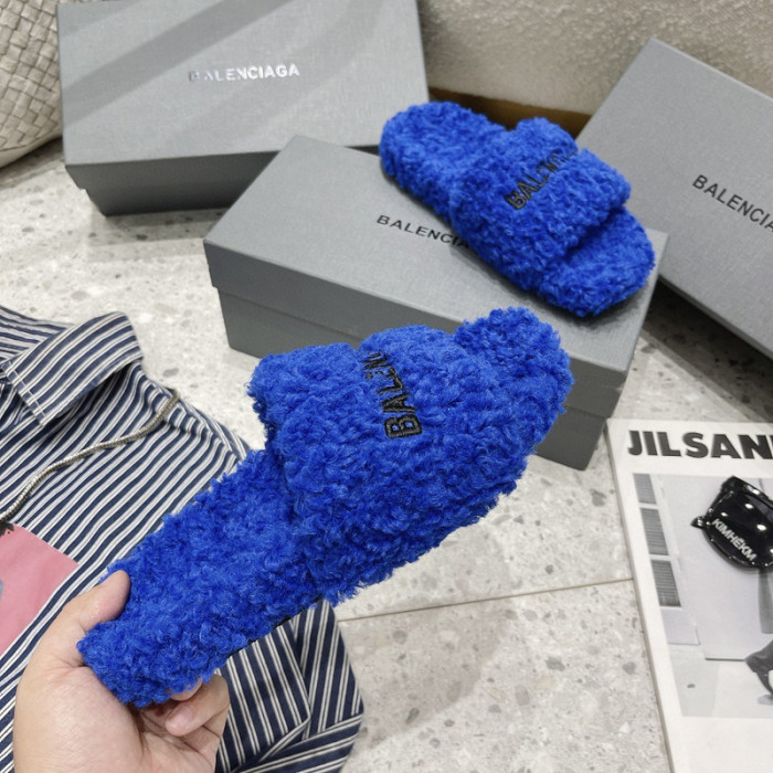 BALCIA FURRY SLIDES