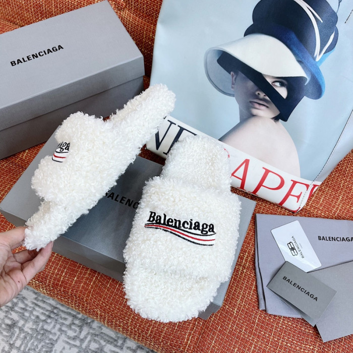 BALCIA FURRY SLIDES