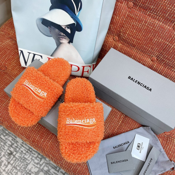 BALCIA FURRY SLIDES