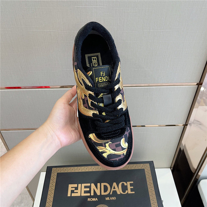 VRCE Sneaker