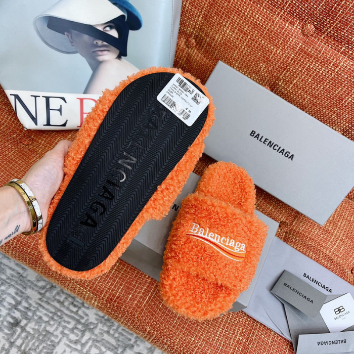 BALCIA FURRY SLIDES